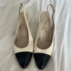 Chanel (8.5) Vintage Authentic Cap Toe Slingback Pumps White/Black Classic Heels